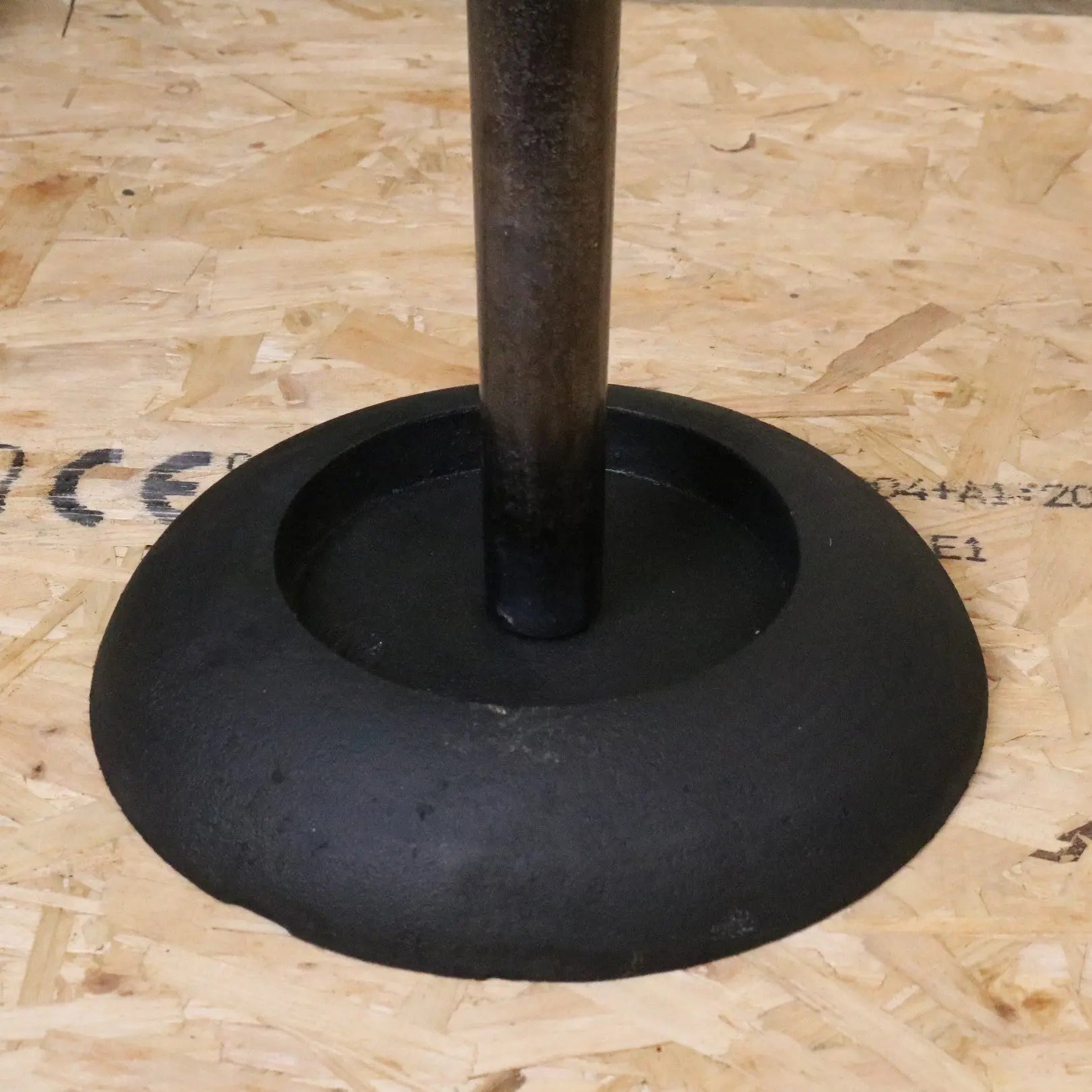 Ural Vintage Metal Coat Stand Gunmetal Colour