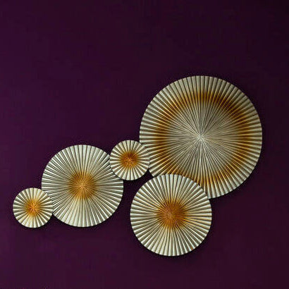 Orsina Nason Abstract Discs Gold Wall Sculpture – Metallic Art