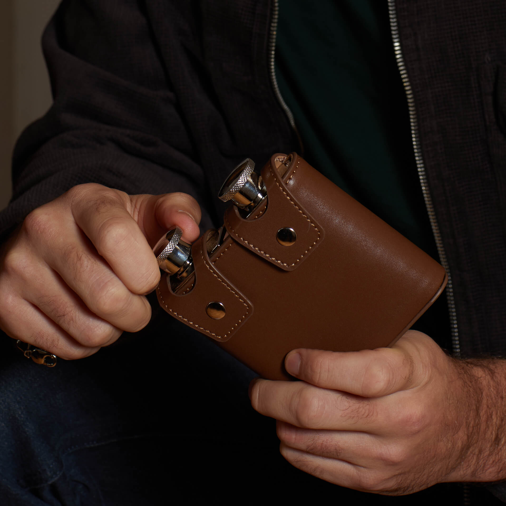Gecko Jewellery Twin 3oz Brown Leather Hip Flasks with Case Set