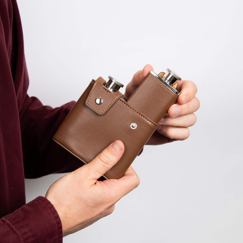 Gecko Jewellery Twin 3oz Brown Leather Hip Flasks with Case Set