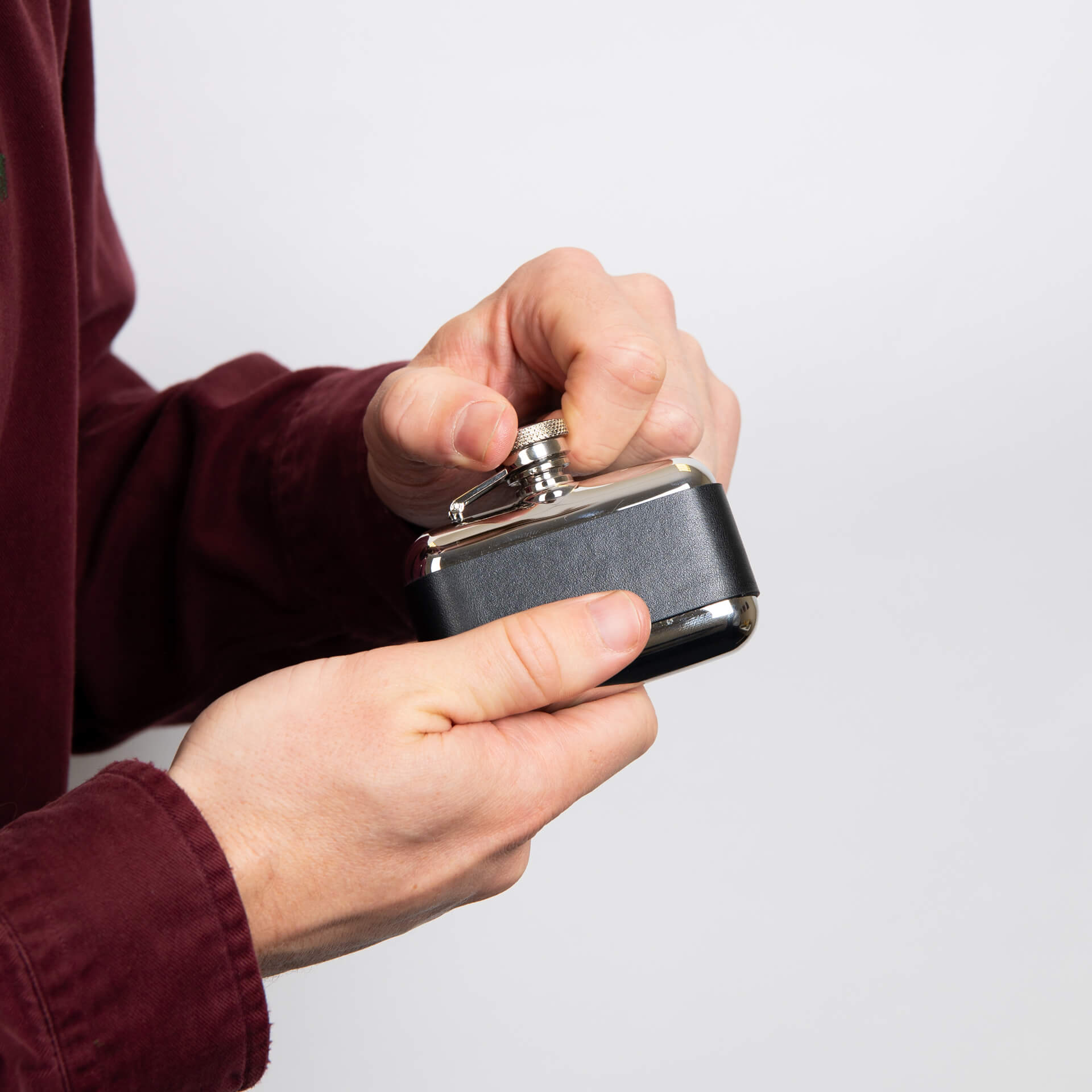 Gecko Jewellery Retail – Black Leather & Stainless Steel 3oz Hip Flask