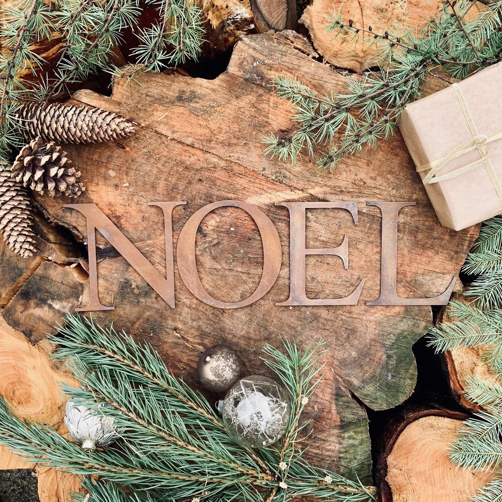 Rustic Metal NOEL Christmas Sign – 5 Inch Rusty Steel Mantle Decoration