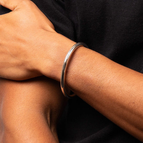 Gecko Jewellery Oxidised Patterned Bangle – Polished Sterling Silver