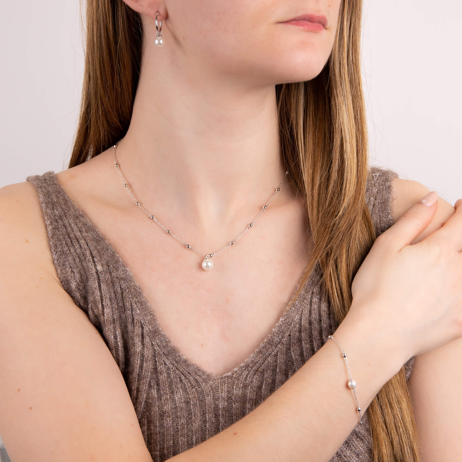 Gecko Jewellery Shell Pearl Station Necklace in Plated Sterling Silver