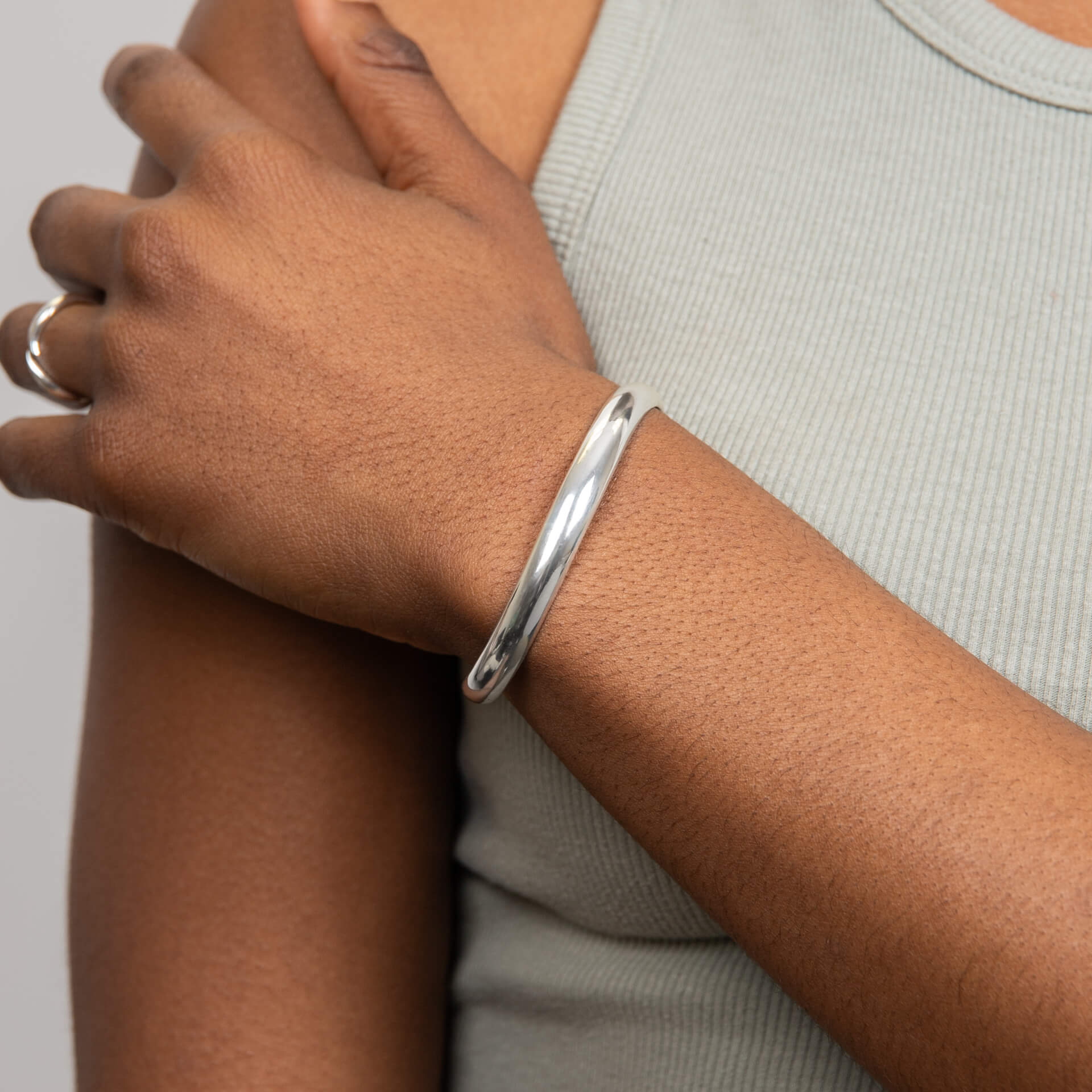 Gecko Jewellery Open Ribbon Twist Bangle – Silver Pointed Wrap Bracelet