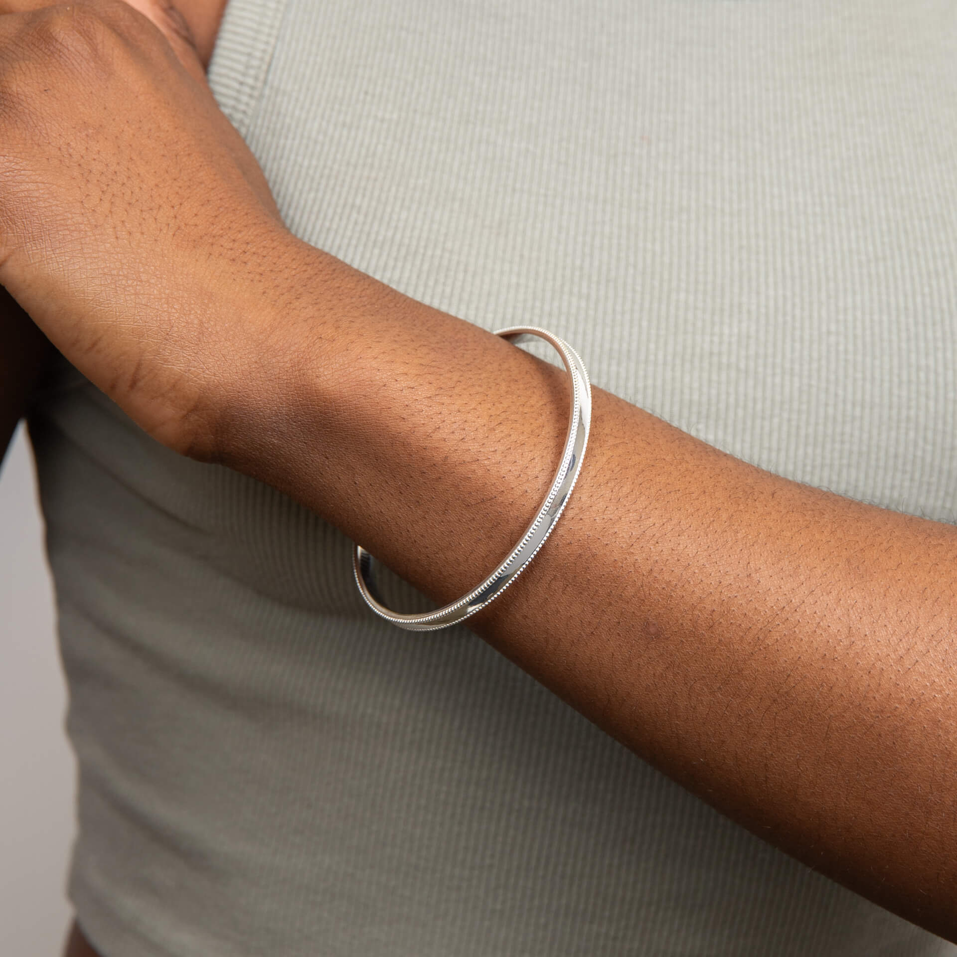 Gecko Jewellery Millegrain Bangle – Minimalist Plain Silver Bracelet