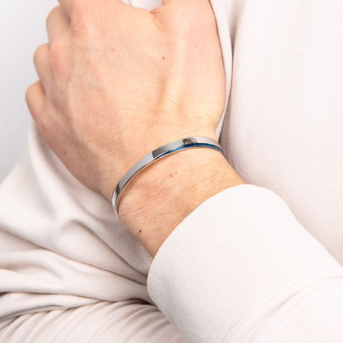 Gecko Jewellery – Stainless Steel and Blue PVD Bangle Bracelet