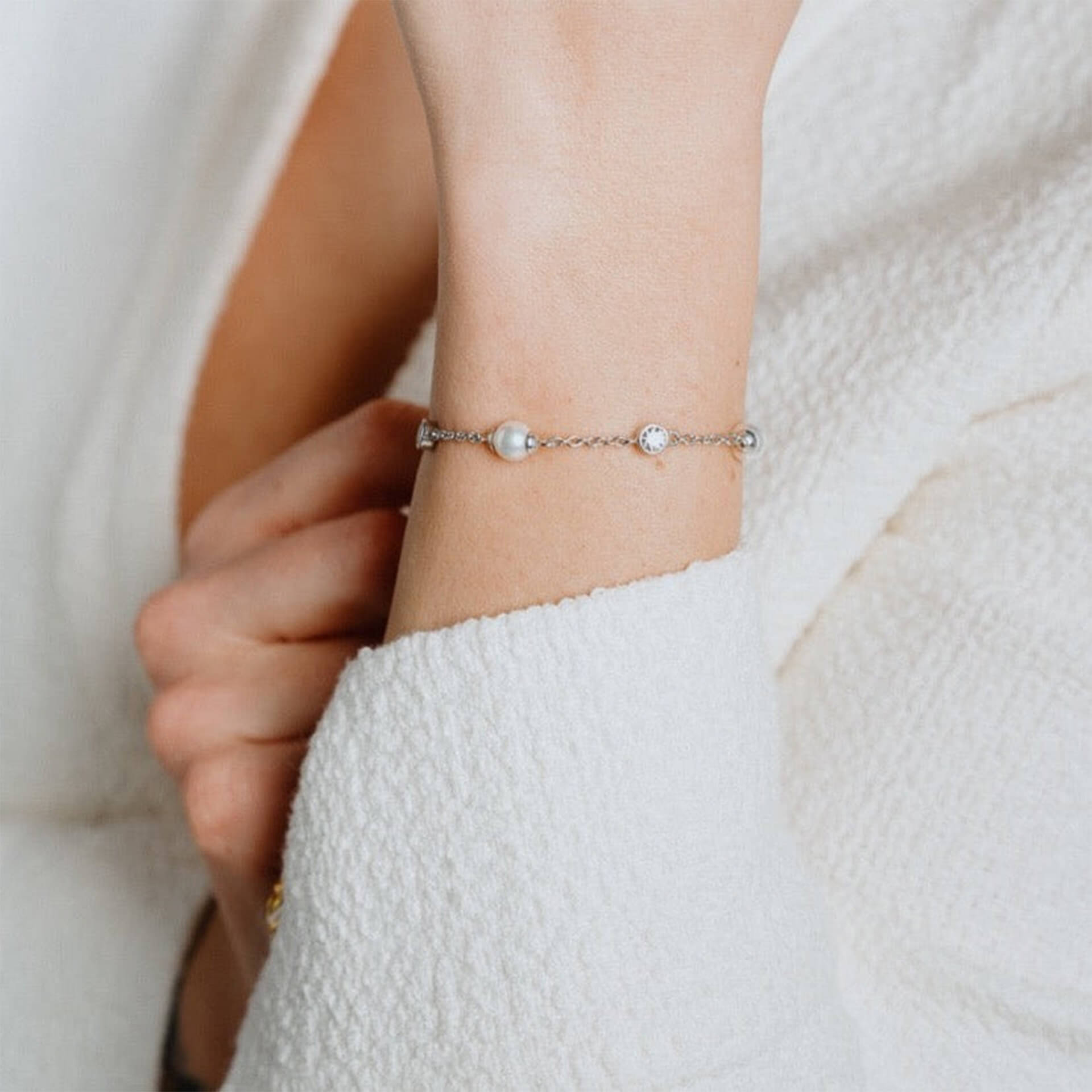 Diamonfire Shell Pearl and Zirconia Station Bracelet in Sterling Silver