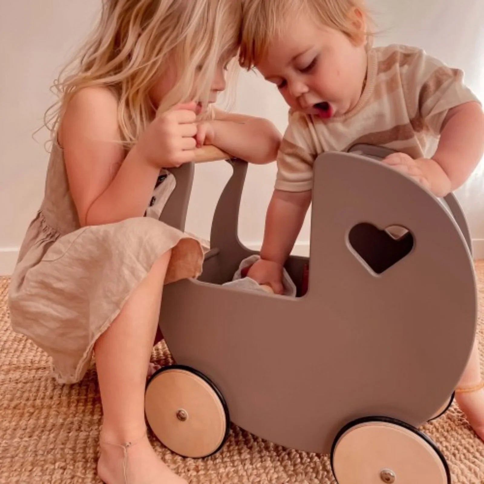 Moover Pram - Pink