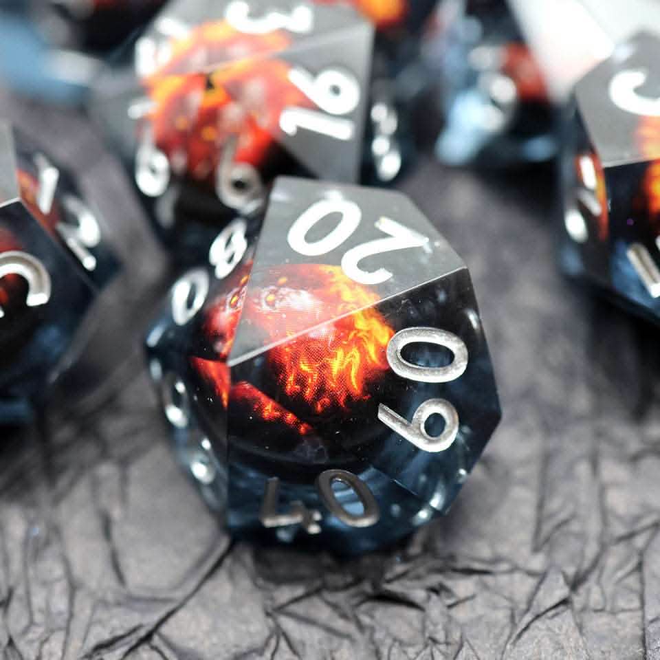Blazing Skull | Liquid Core Dice | Resin | 7 Piece Set
