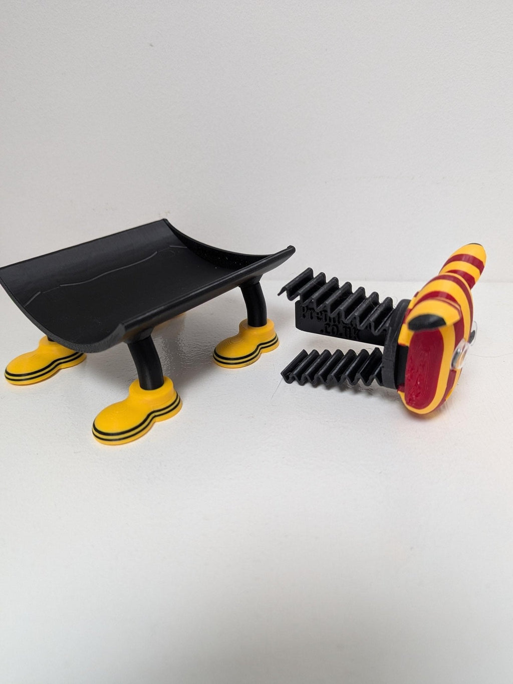 Chaddyverse Bradford City Sheep Toilet Roll Holder – Claret & Amber