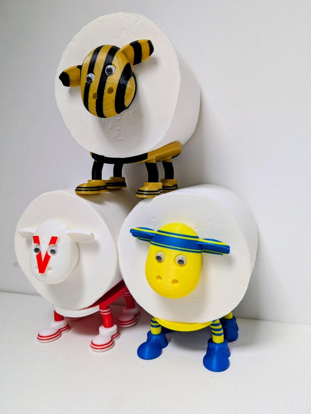 Castleford Tigers Super Sheep Toilet Roll Holder – Rugby Fan Gift