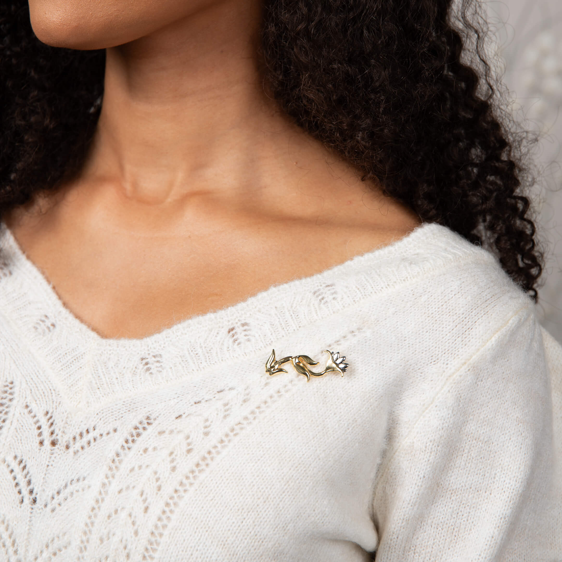 Gecko Jewellery Camelot Flower Brooch – Gold and Silver Plated