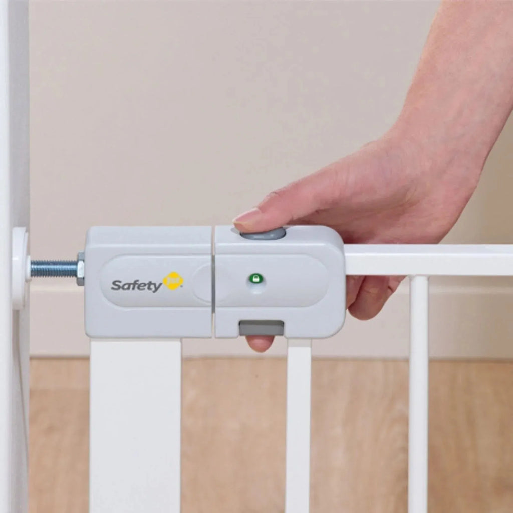 Safety 1st SecureTech Auto-Close Metal Gate
