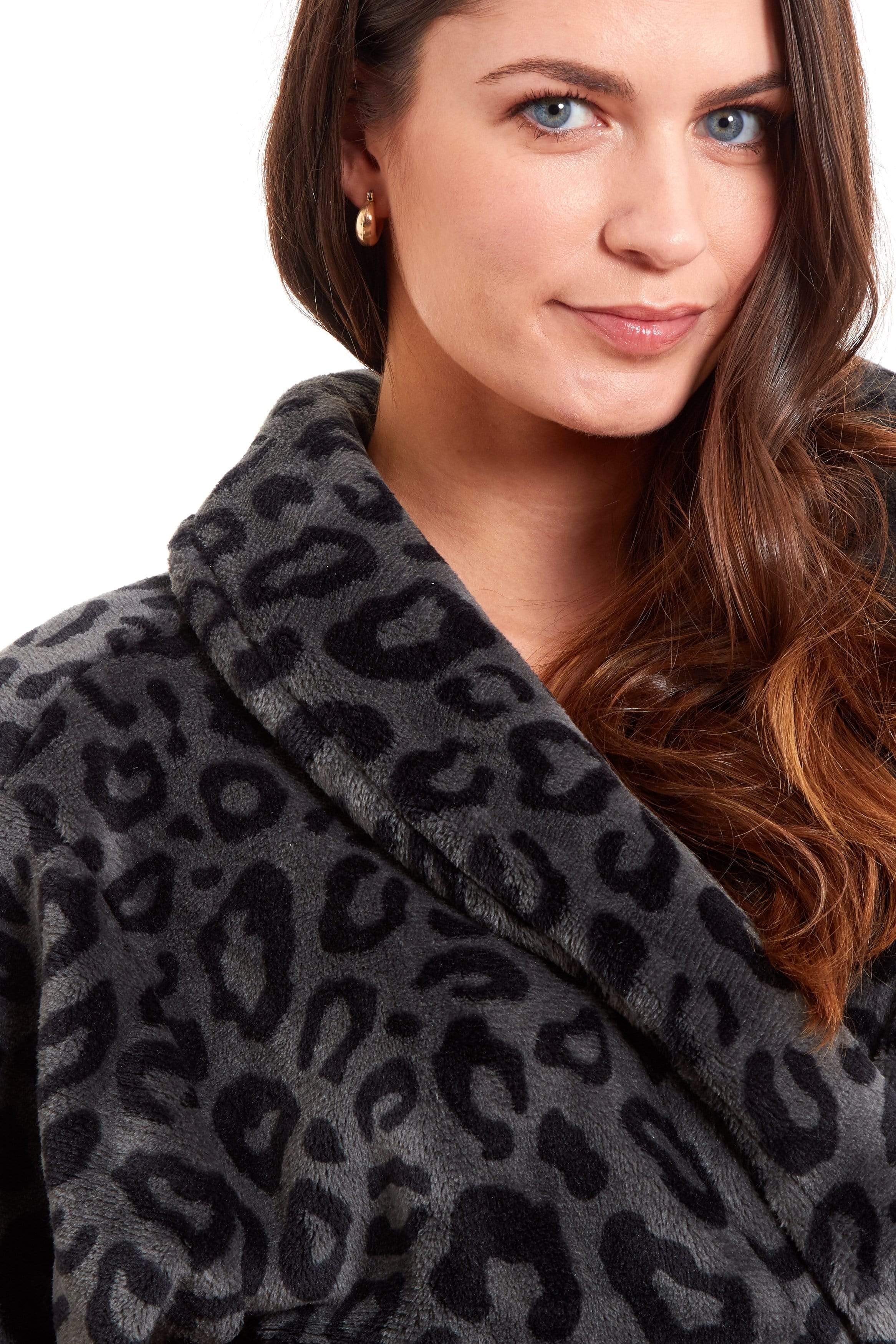 OLIVIA ROCCO Women's Plush Fleece Dressing Gown – Black Leopard Print Robe