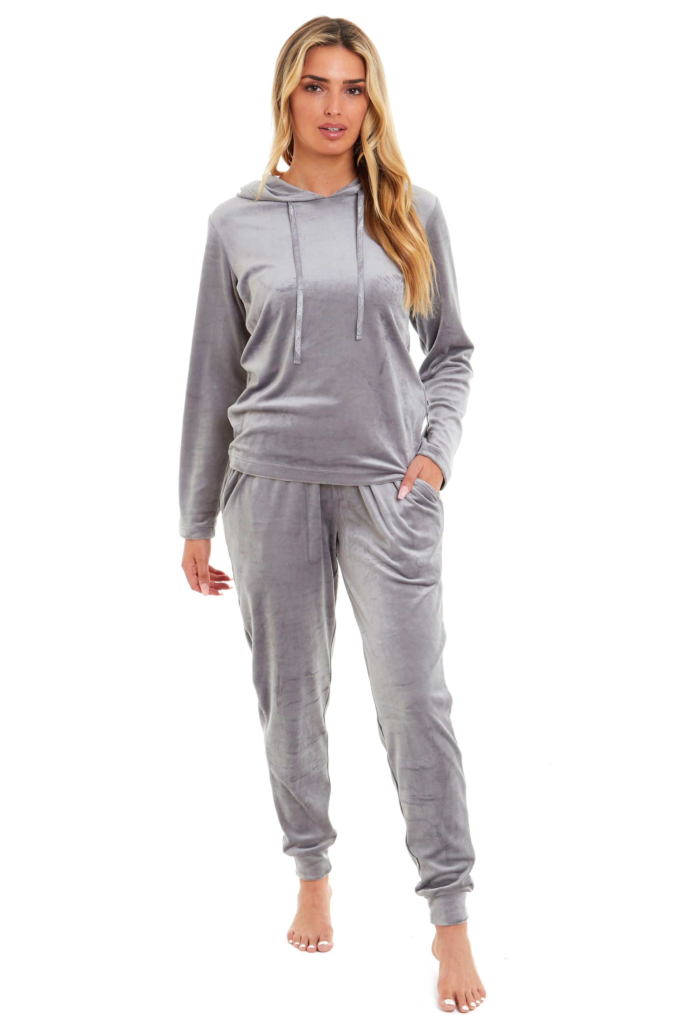 OLIVIA ROCCO Women's Velour Hooded Pyjama Set – Soft Stretch Loungewear