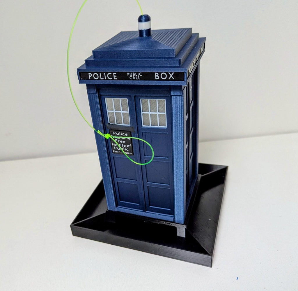 Chaddyverse TARDIS Bird Seed Feeder - 3D Printed Police Box Table