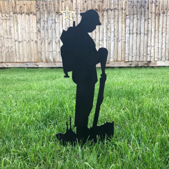 Rustic Metal Soldier Garden Decoration | Black Steel Lawn Art – 51cm
