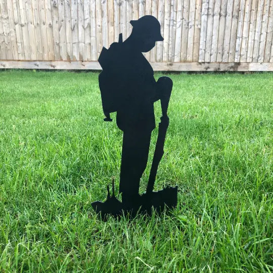 Rustic Metal Soldier Garden Decoration | Black Steel Lawn Art – 51cm
