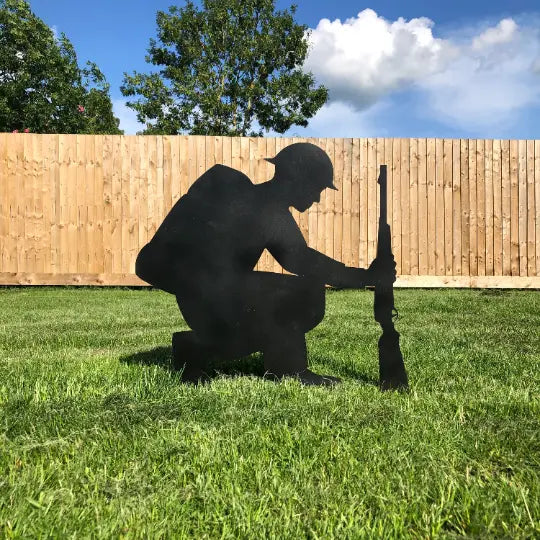 Rustic Warehouse Norfolk Kneeling Soldier Metal Garden Sculpture – Black