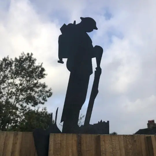 Rustic Metal Soldier Garden Decoration | Black Steel Lawn Art – 51cm
