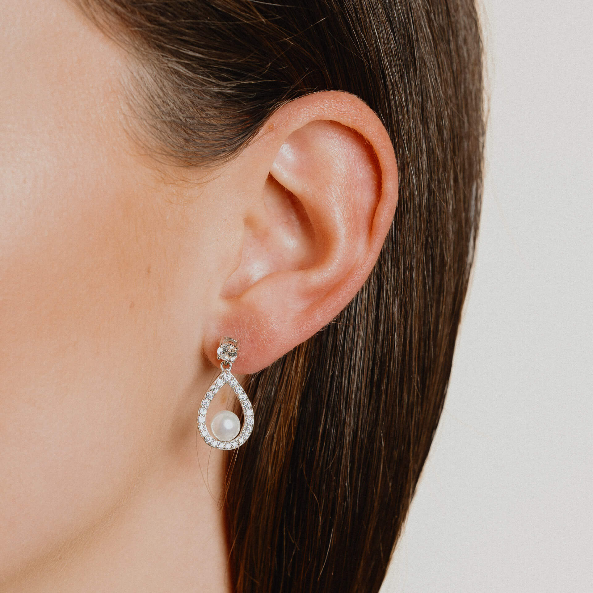 Diamonfire Shell Pearl Teardrop Earrings in Sterling Silver | Gecko