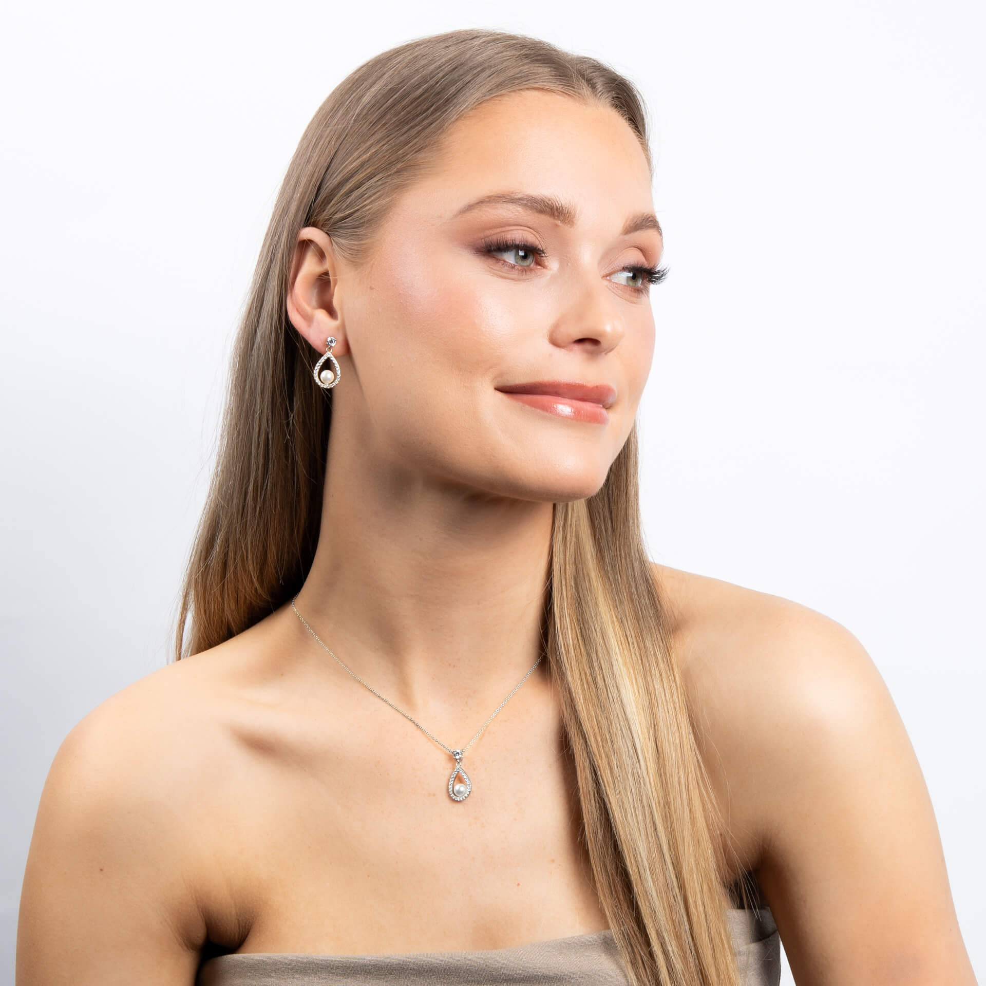 Diamonfire Shell Pearl Teardrop Earrings in Sterling Silver | Gecko