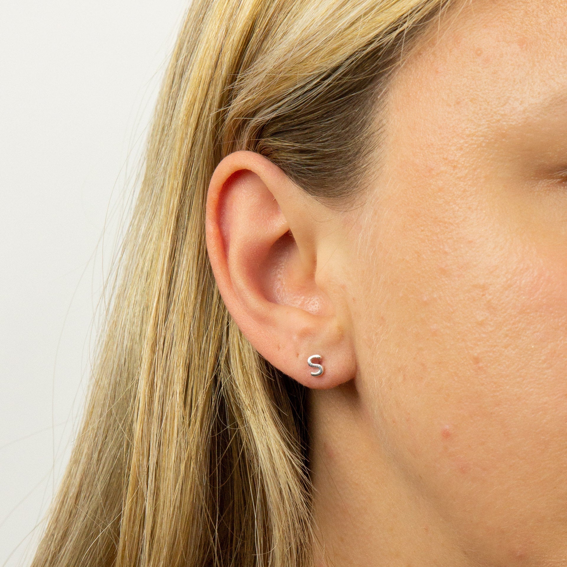 Gecko Jewellery Sterling Silver Initial Stud Earrings – Personalised