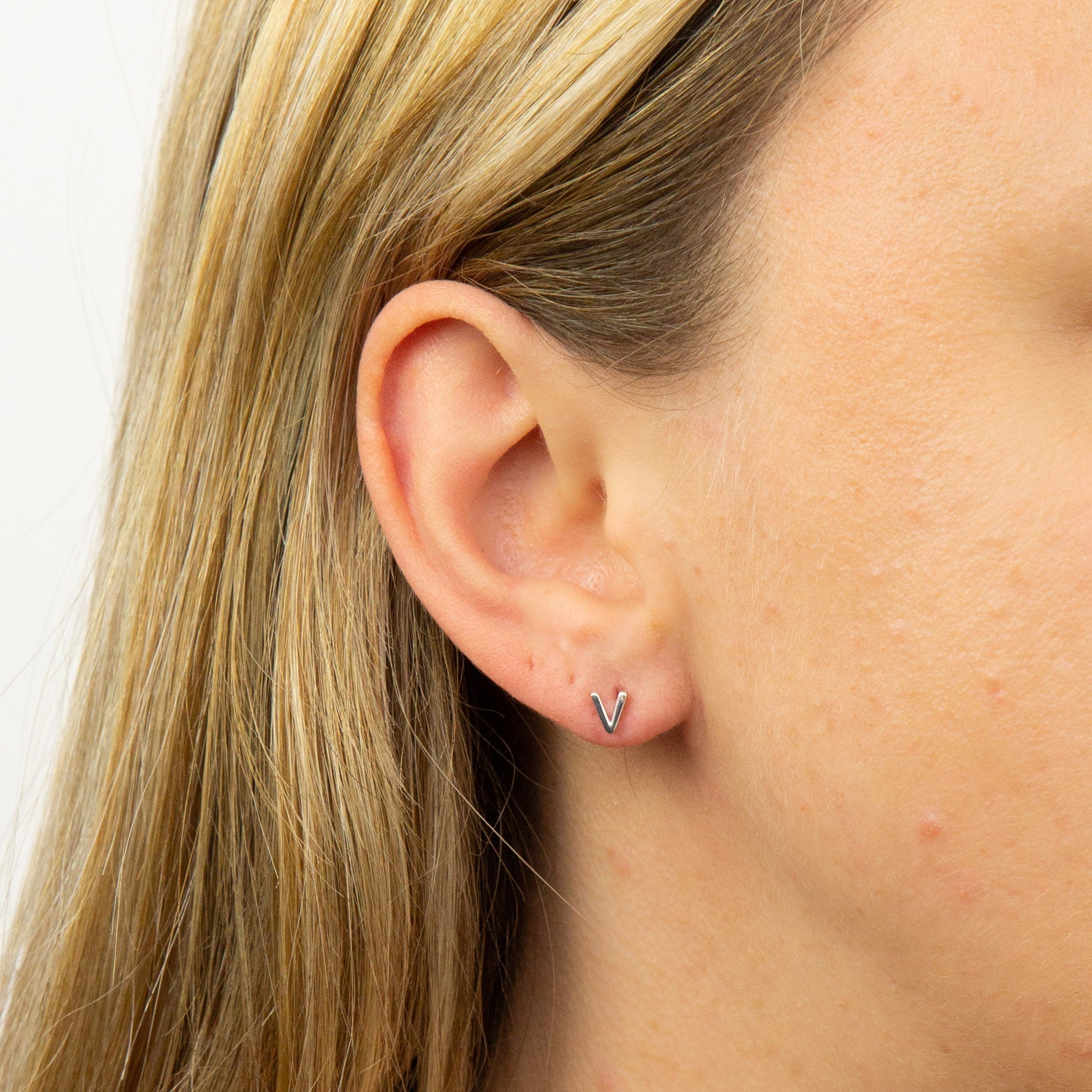 Gecko Jewellery Sterling Silver Initial Stud Earrings – Personalised