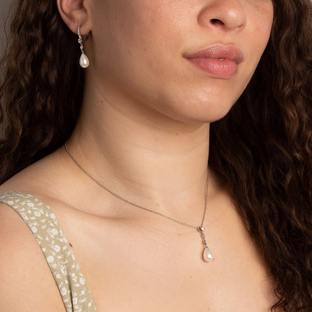 Gecko Jewellery Shell Pearl and Zirconia Drop Pendant – 45cm Chain
