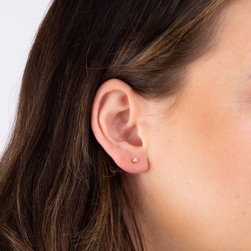 Gecko Jewellery Clear Crystal Stud Earrings – Yellow Gold Plated Silver