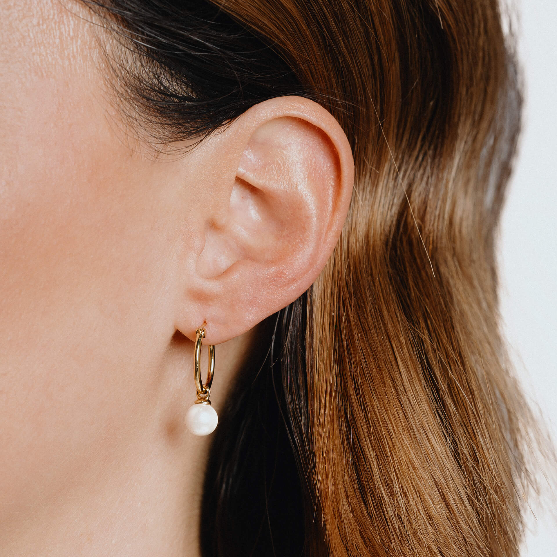 Gecko Jewellery Shell Pearl Hoop Earrings in Triple Plated Sterling Silver