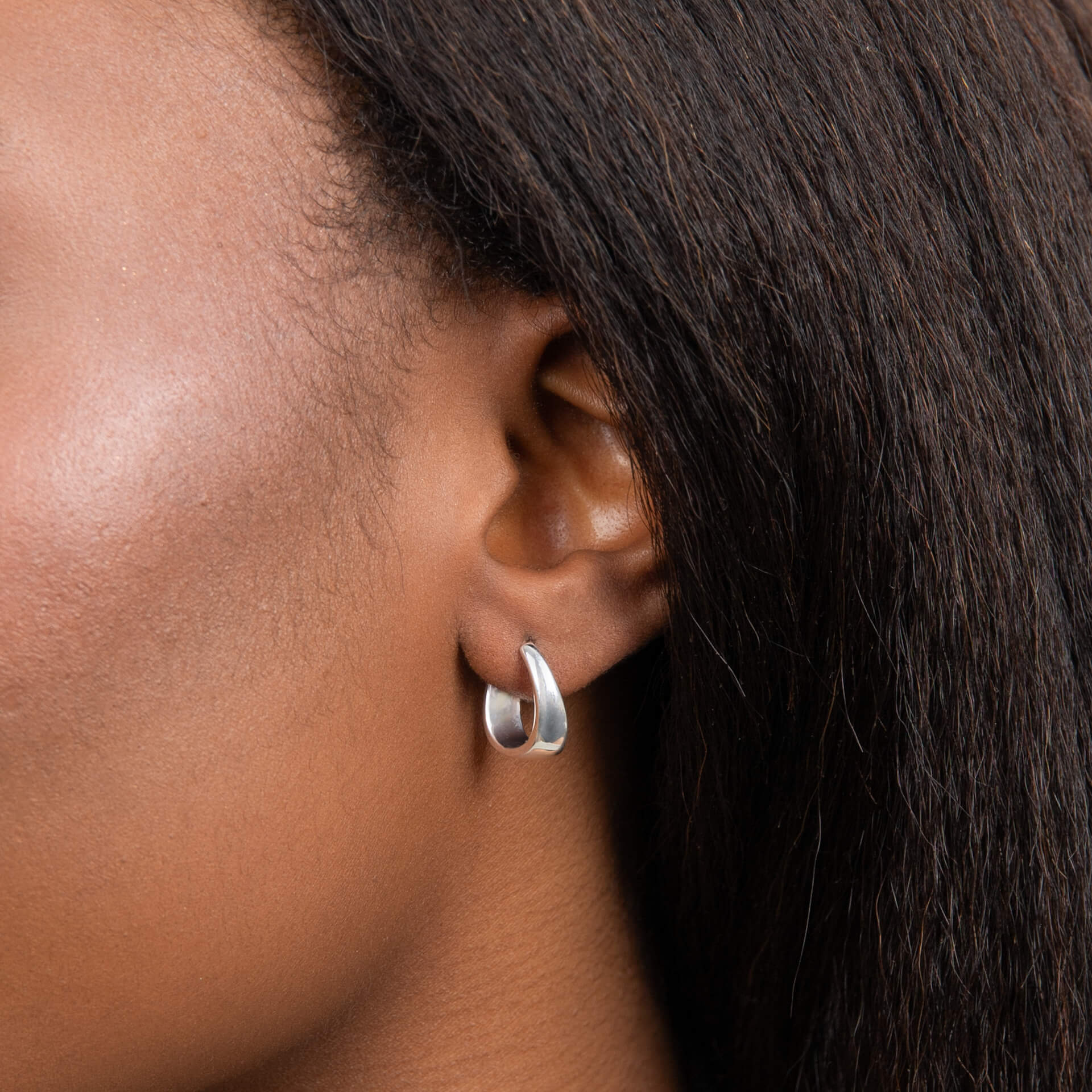 Gecko Jewellery Ribbon Twist Hoop Earrings – Silver Ribbon Design