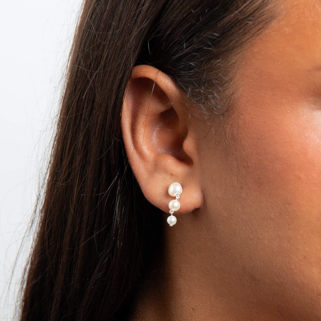 Gecko Jewellery – Gradient Freshwater Pearl Drop Earrings in Silver