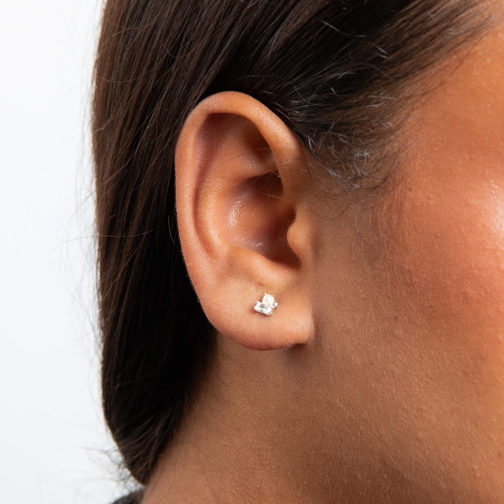 Gecko Jewellery Dainty Cluster Stud Earrings | Silver & Pearl