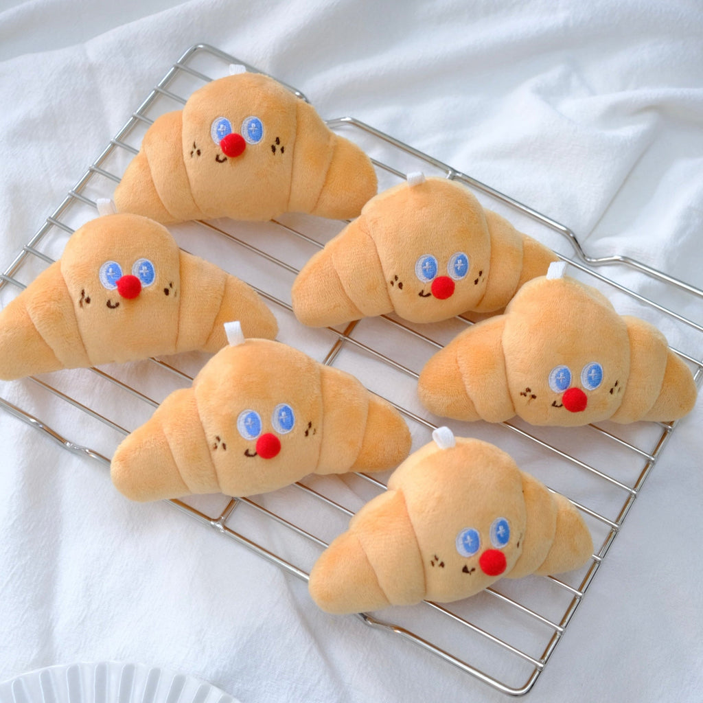 LuLuFun Studio Croissant Plush Keychain – Kawaii Bag Charm & Toy Clip