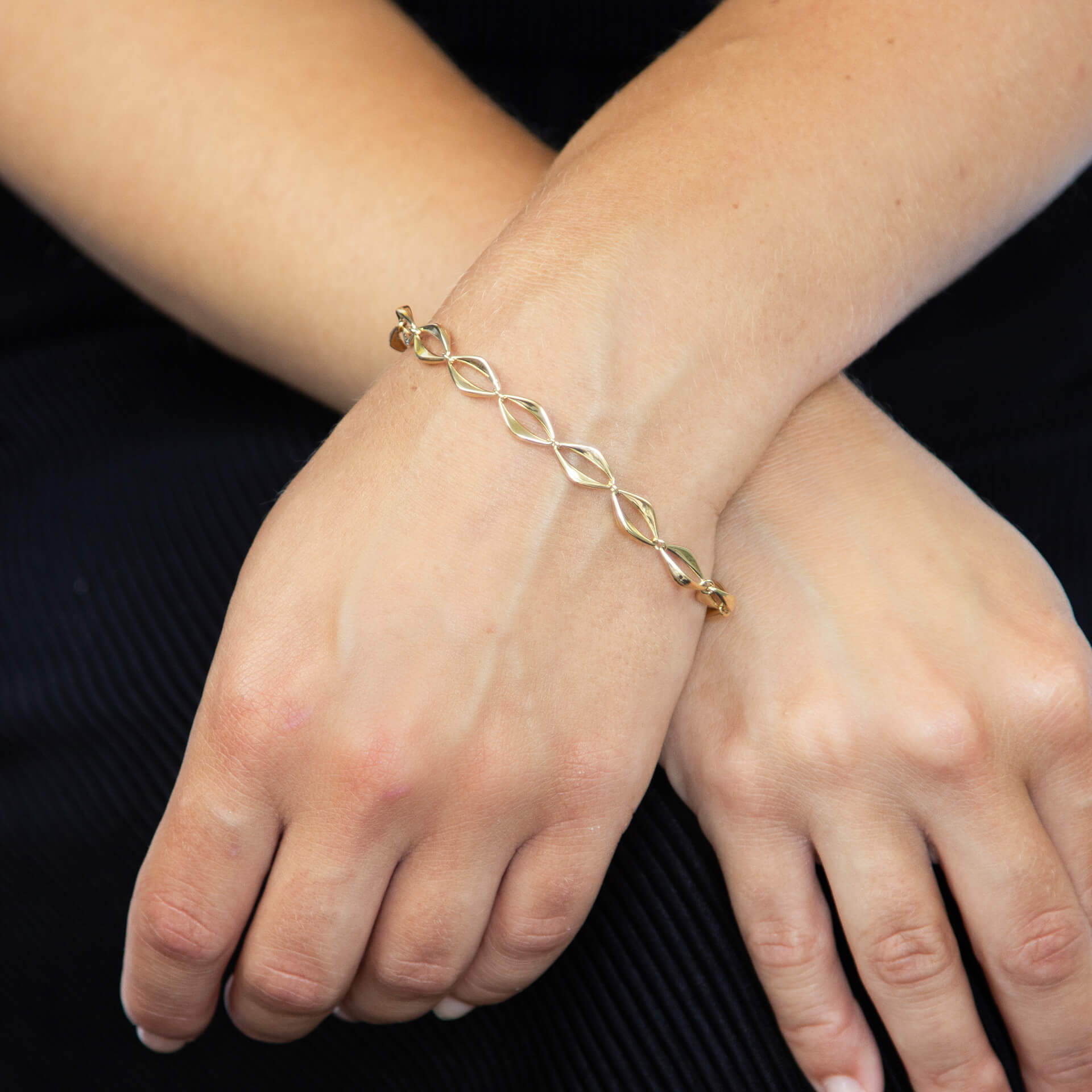 Gecko Jewellery 9ct Yellow Gold Open Eye Link Bracelet for Women