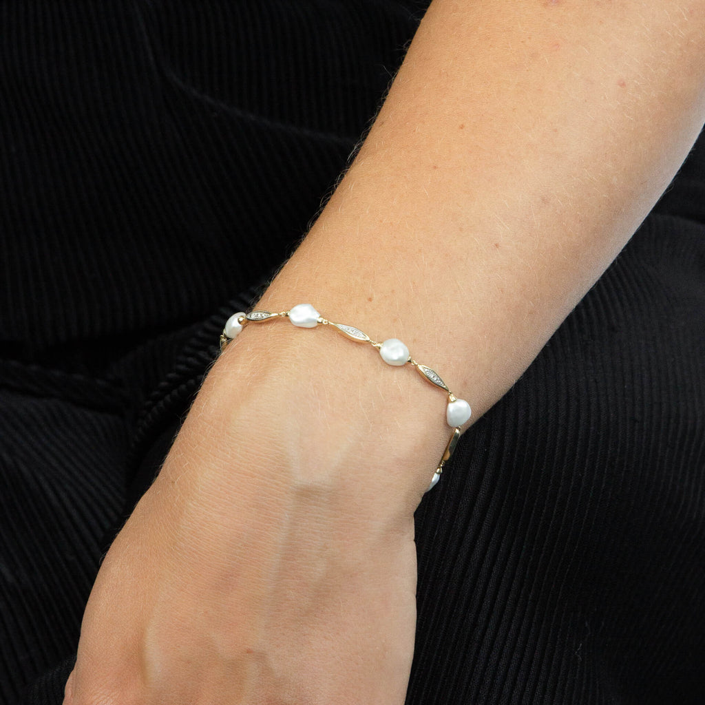 Gecko Jewellery White Keshi Pearl & Diamond Station Bracelet in 9ct Gold