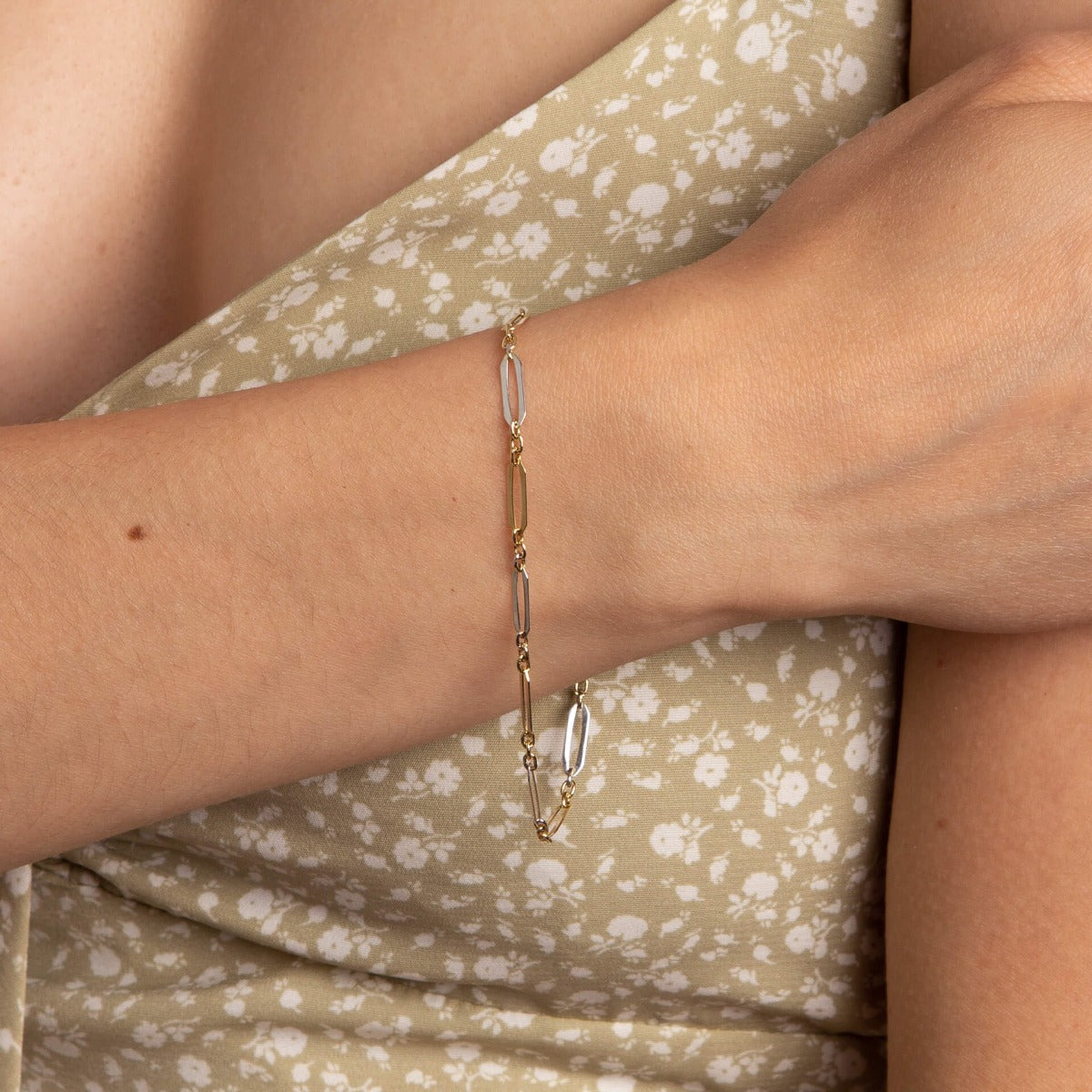 Gecko Jewellery 9ct Gold Elongated Link Bracelet with Bolt Ring Fastening
