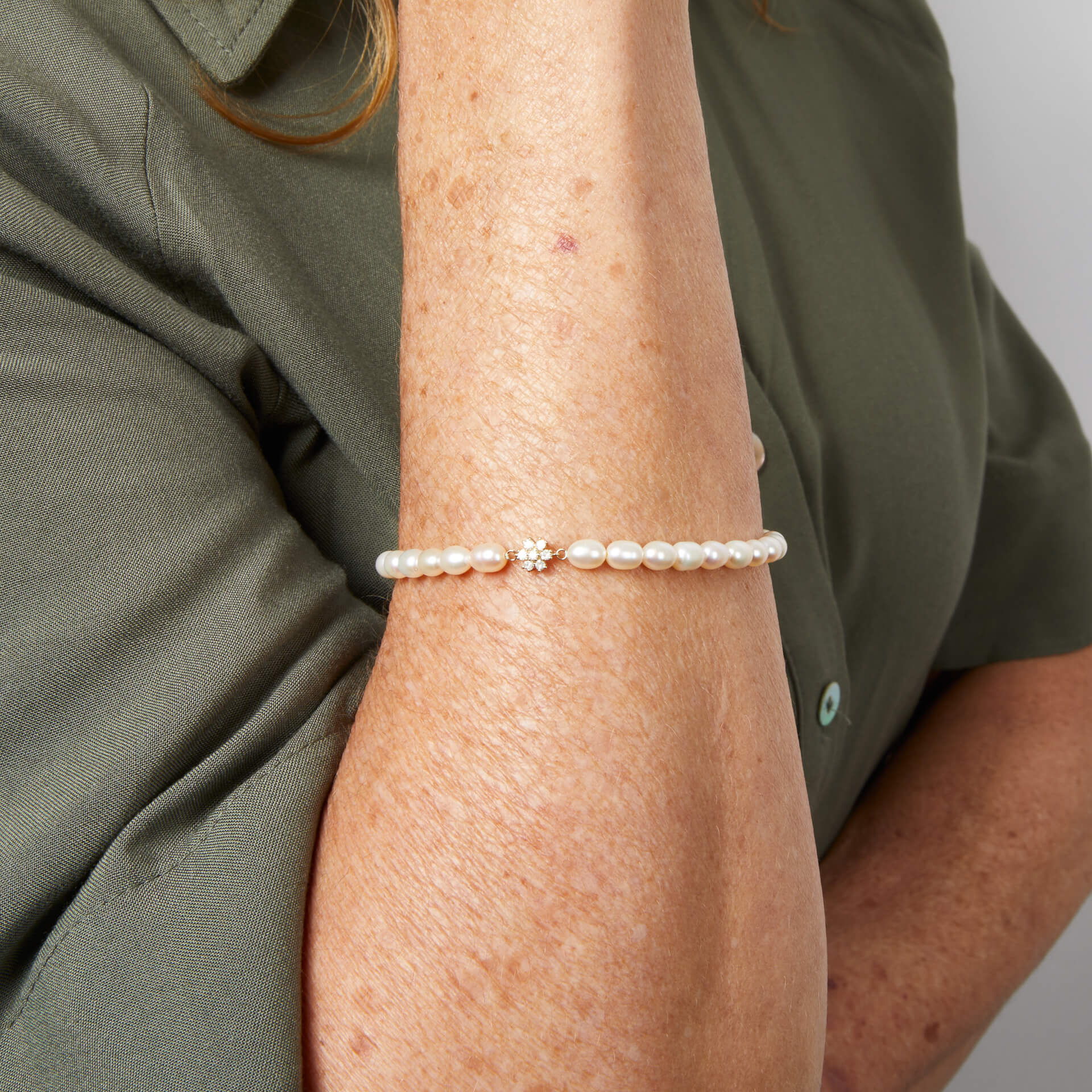 Gecko Jewellery Seed Pearl and Diamond Flower Bracelet with Ball Clasp