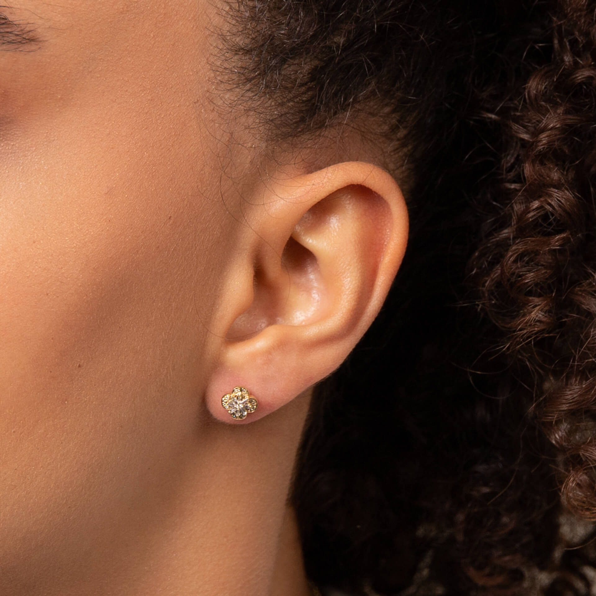 Gecko Jewellery 9ct Yellow Gold Flower Diamond Stud Earrings