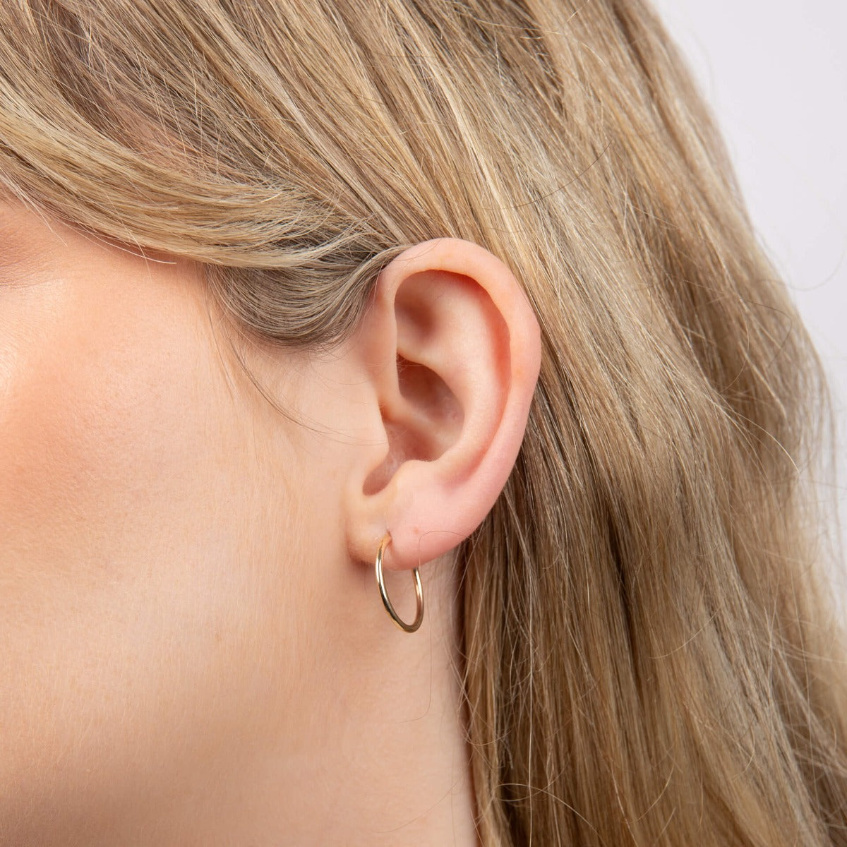 Gecko Jewellery 9ct Gold Sleeper Hoop Earrings with Polished Finish