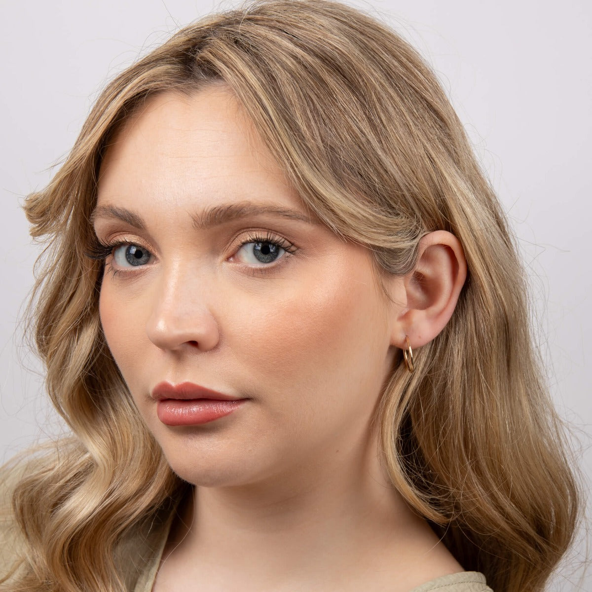 Gecko Jewellery 9ct Gold Sleeper Hoop Earrings with Polished Finish
