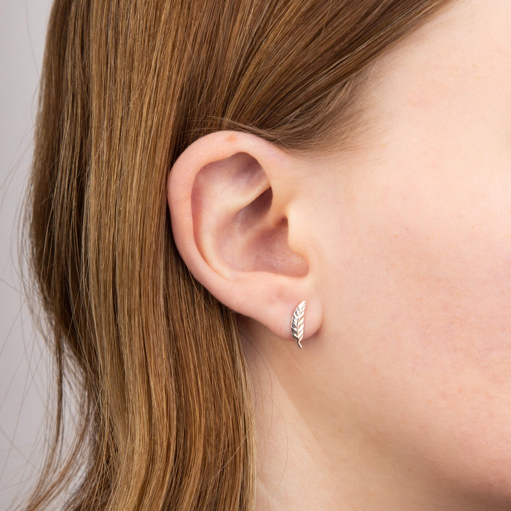 Gecko Jewellery 9ct Gold Feather Stud Earrings with Diamond Cut Finish