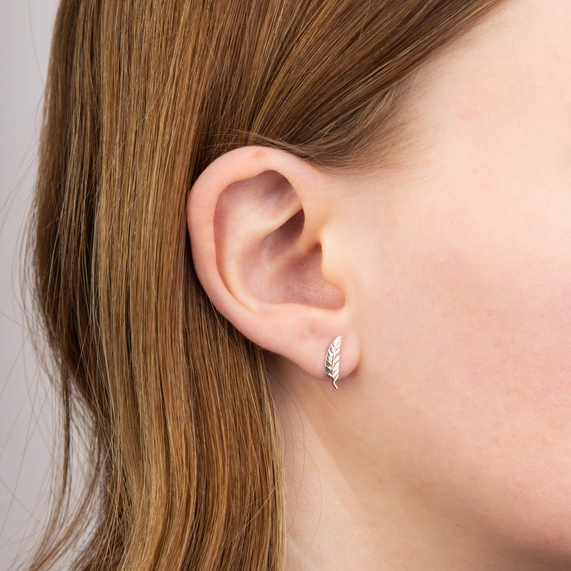 Gecko Jewellery 9ct Gold Feather Stud Earrings with Diamond Cut Finish