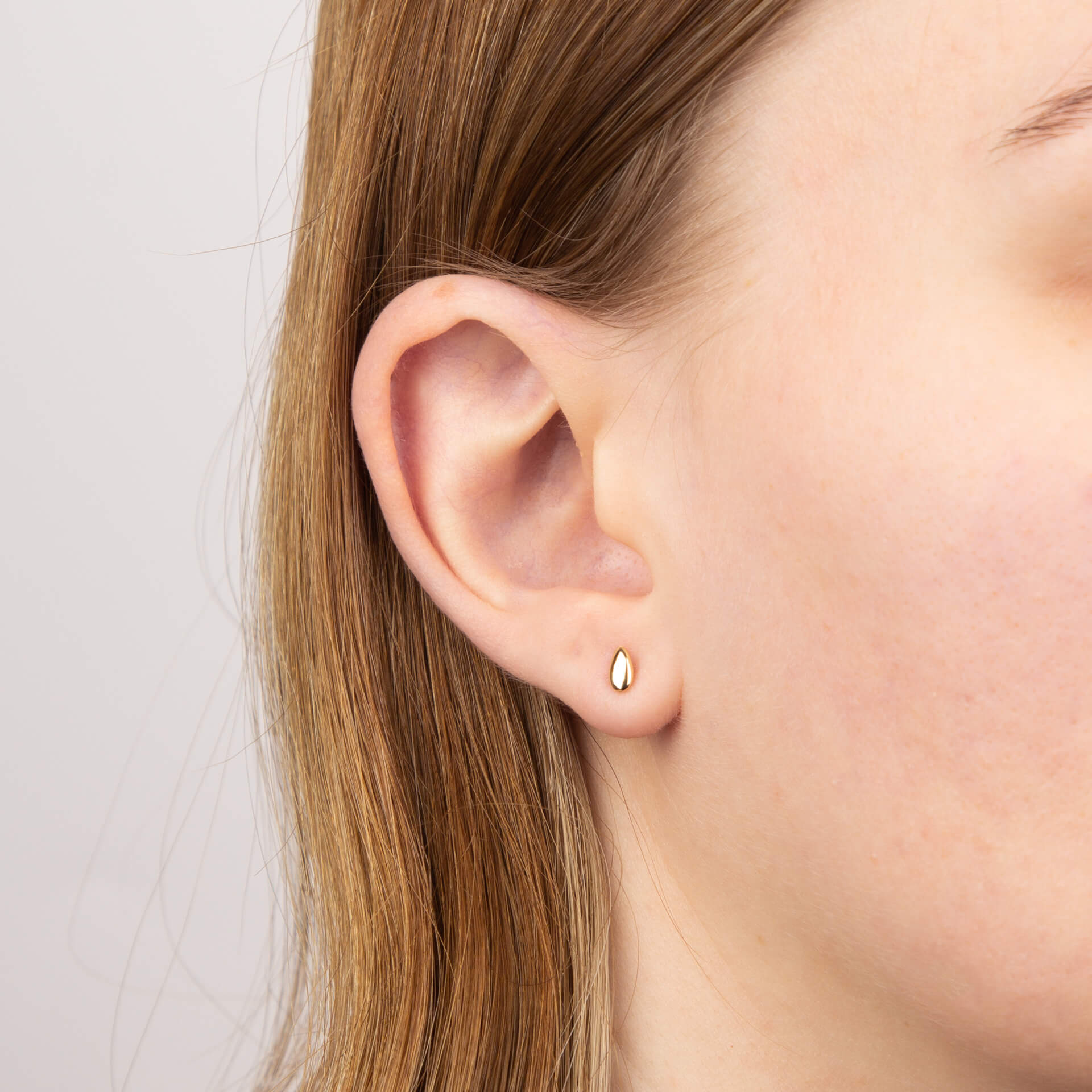Gecko Jewellery 9ct Gold Plain Teardrop Stud Earrings | Polished Finish