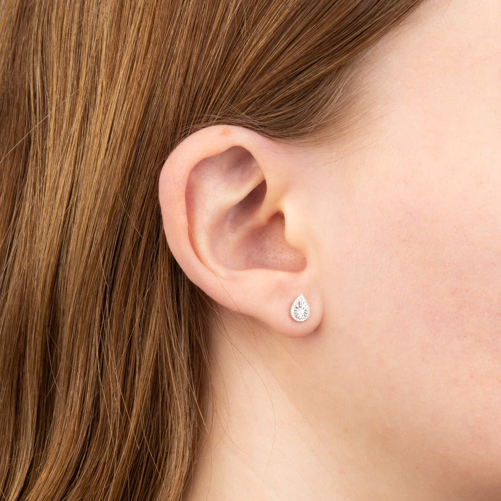 Gecko Jewellery 9ct Gold Diamond Cut Teardrop Stud Earrings