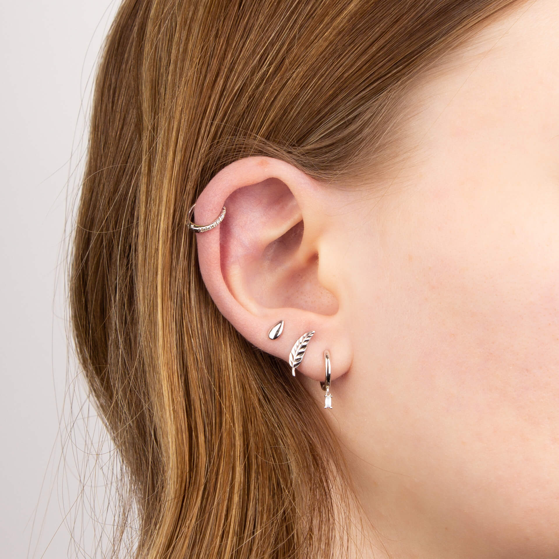 Gecko Jewellery 9ct Gold Feather Stud Earrings with Diamond Cut Finish