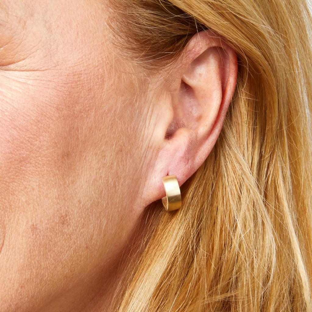 Gecko Jewellery 9ct Gold Brushed Chunky Hoop Earrings – Timeless Style