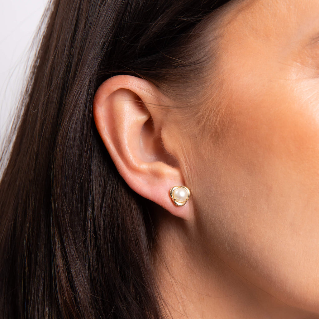 Gecko Jewellery 9ct Yellow Gold Pearl Petal Stud Earrings – Clover Leaf